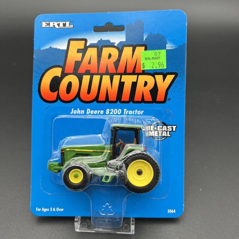 NIB Vintage 1997 Ertl John Deere 8200 Tractor #5064 1/64 Scale Metal Die Cast